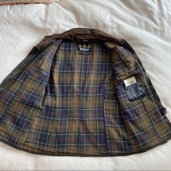 Barbour Women’s Waxed Cotton Utility Jacket - Picture 9 of 15